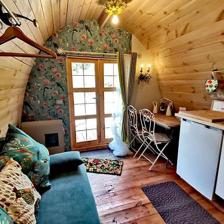 אפריקלה Tiny Cottage Casa Uccello מראה חיצוני תמונה