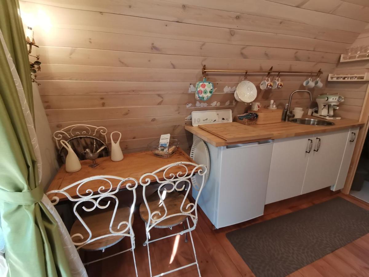 אפריקלה Tiny Cottage Casa Uccello מראה חיצוני תמונה
